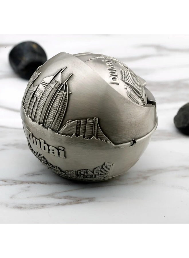 منفضة سجائر كلاسيكية مزخرفة, حامل سجائر بتصميم دبي والقلعة مع غطاء دوار | تحفة فنية من السبائك عالية الجودة لديكور المنزل والمكاتب والفنادق (فضي) - Image 5